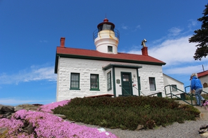 Picture of Battery Point Lighthouse. Picture contains link to Historical Society Website for the lighthouse